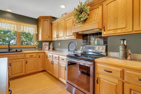 Kitchen - 365 Nelson Rd, Morris, IL 60450 photo 3 of 4