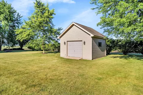 Exterior - 365 Nelson Rd, Morris, IL 60450 photo 10 of 11