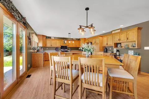 Dining - 365 Nelson Rd, Morris, IL 60450 photo 1 of 3