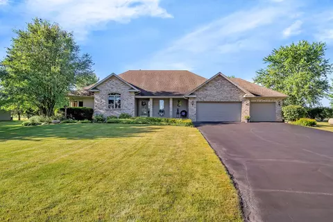 365 Nelson Rd, Morris, IL 60450