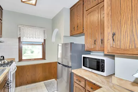 Kitchen - 3240 181st St, Lansing, IL 60438 photo 3 of 3