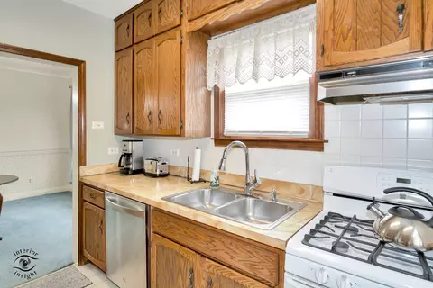 Kitchen - 3240 181st St, Lansing, IL 60438 photo 2 of 3