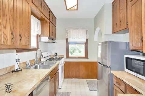 Kitchen - 3240 181st St, Lansing, IL 60438 photo 1 of 3