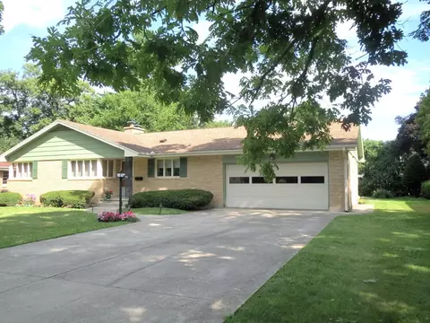 Exterior - 1205 Eustace Dr, Dixon, IL 61021 photo 8 of 8