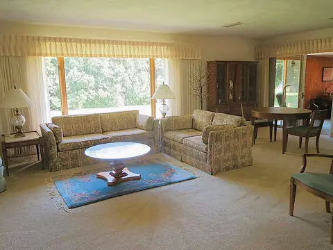 Living - 1205 Eustace Dr, Dixon, IL 61021 photo 2 of 5