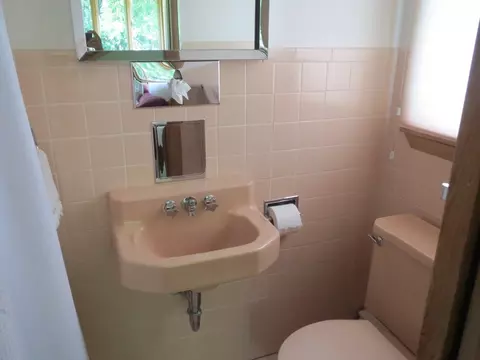 Bath - 1205 Eustace Dr, Dixon, IL 61021 photo 1 of 2