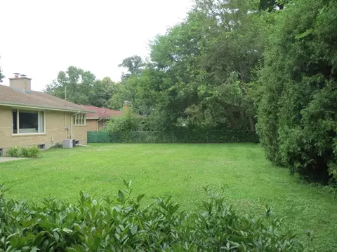 Exterior - 1205 Eustace Dr, Dixon, IL 61021 photo 4 of 8