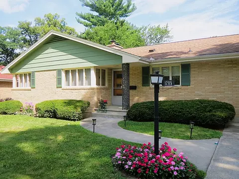 Exterior - 1205 Eustace Dr, Dixon, IL 61021 photo 2 of 8