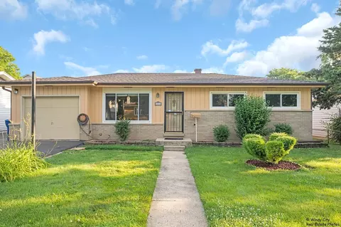 2016 Irving Pkwy, Waukegan, IL 60087