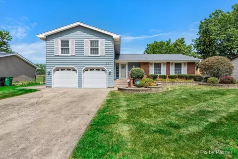 227 Freeport Dr, Bloomingdale, IL 60108
