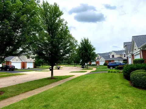 726 Legend Ln #4, Mchenry, IL 60050 photo 2
