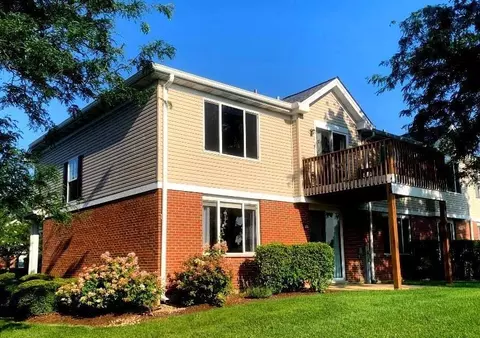 726 Legend Ln #4, Mchenry, IL 60050 photo 5