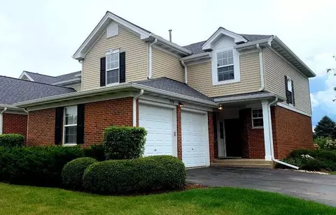 726 Legend Ln #4, Mchenry, IL 60050