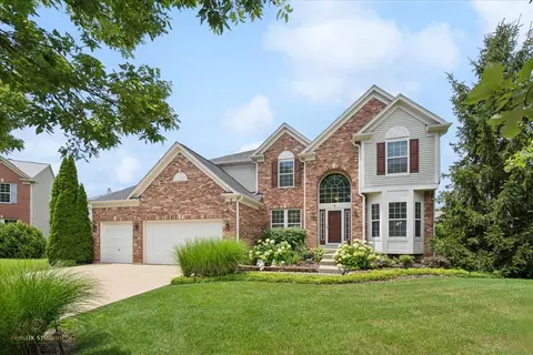 5 Springbrook Ct, Streamwood, IL 60107