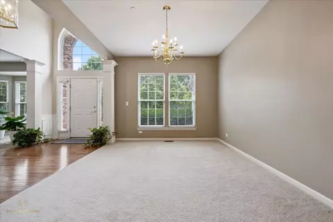 5 Springbrook Ct, Streamwood, IL 60107 photo 4