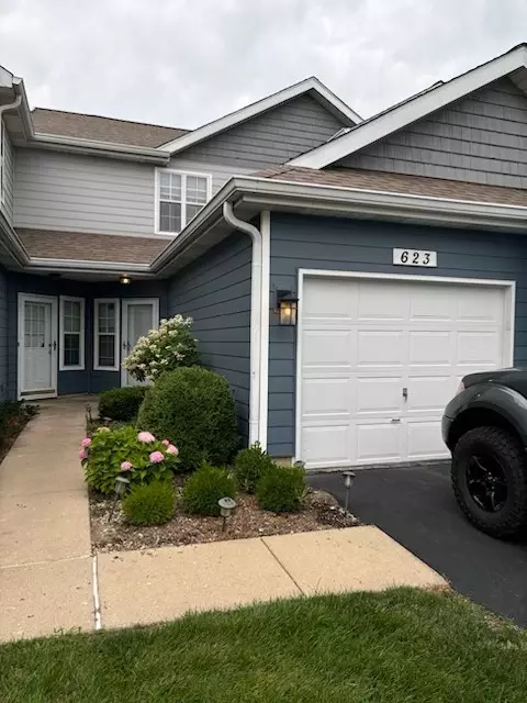 623 Woodhaven Dr, Mundelein, IL 60060