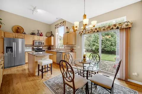 Kitchen - 2 Butler Ct, Algonquin, IL 60102 photo 4 of 4