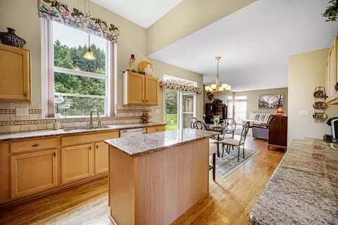 Kitchen - 2 Butler Ct, Algonquin, IL 60102 photo 1 of 4