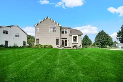 Exterior - 2 Butler Ct, Algonquin, IL 60102 photo 2 of 4