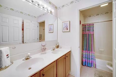 Bath - 2 Butler Ct, Algonquin, IL 60102 photo 3 of 4
