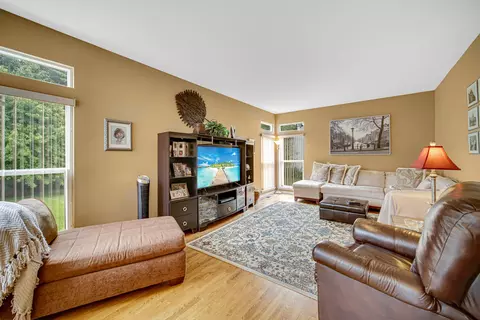 Living - 2 Butler Ct, Algonquin, IL 60102 photo 2 of 3