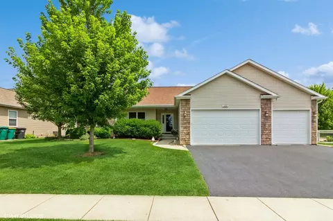 958 Hamilton Dr, Sycamore, IL 60178