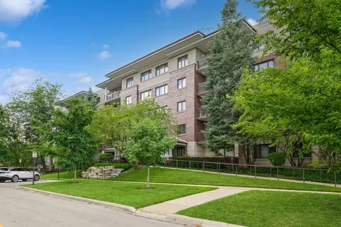 1700 2nd St #407, Highland Park, IL 60035