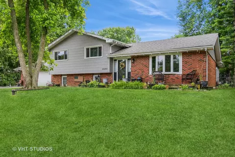 24253 Davids Ct, Naperville, IL 60564