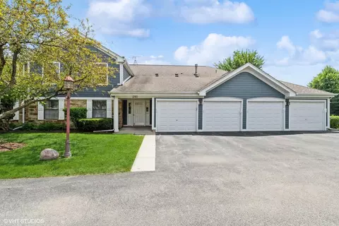 290 Middlebury Ct #D1, Schaumburg, IL 60193