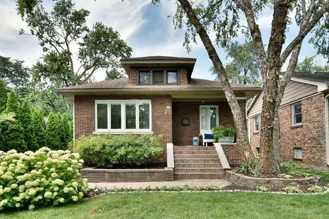 306 N Geneva Ave, Elmhurst, IL 60126