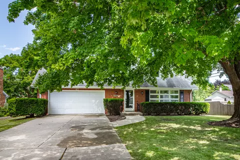 415 Pine Ct, Lake Bluff, IL 60044