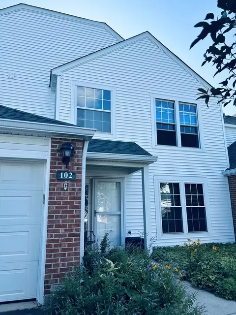 102 Lauralton St, Lake Bluff, IL 60044
