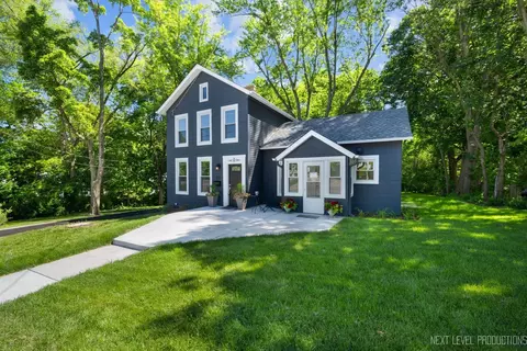 201 S Gilbert St, South Elgin, IL 60177