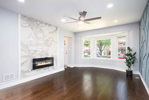 Living - 8011 S Artesian Ave, Chicago, IL 60652 photo 2 of 3
