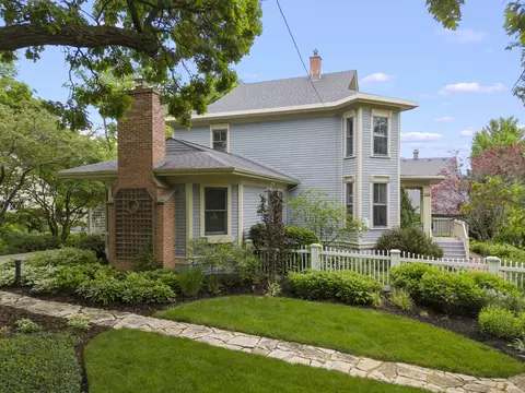 579 Forest Ave, Glen Ellyn, IL 60137