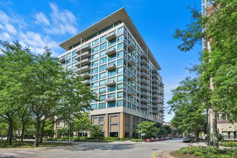 125 E 13th St #806, Chicago, IL 60605