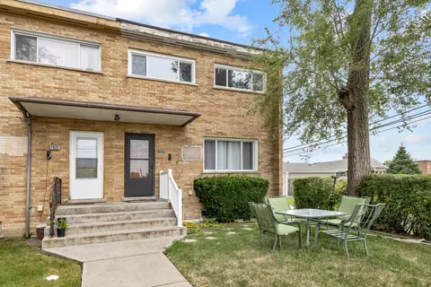 1928 S Chestnut St, Des Plaines, IL 60018
