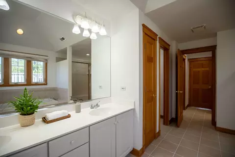 Bath - 2820 Central Rd, Glenview, IL 60025 photo 2 of 5