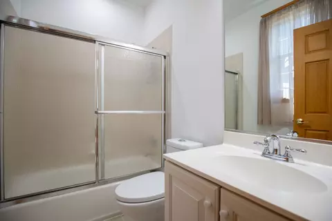 Bath - 2820 Central Rd, Glenview, IL 60025 photo 1 of 5