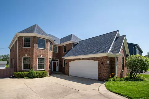2820 Central Rd, Glenview, IL 60025