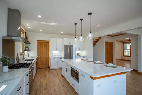 Kitchen - 2820 Central Rd, Glenview, IL 60025 photo 4 of 5