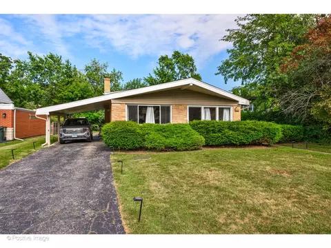 9447 Tripp Ave, Skokie, IL 60076
