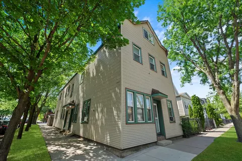 2702 W George Ave, Chicago, IL 60618