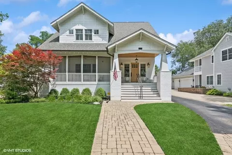 731 S Grove Ave, Barrington, IL 60010