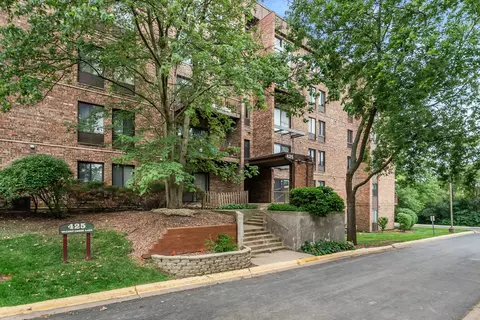 425 Walnut Creek Ln #1410, Lisle, IL 60532