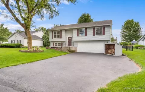 1203 Carey Dr, Mchenry, IL 60050