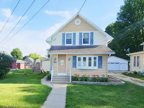 515 W Wall St, Morrison, IL 61270