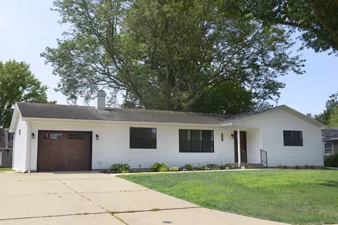 805 Knottingham Dr, Ottawa, IL 61350