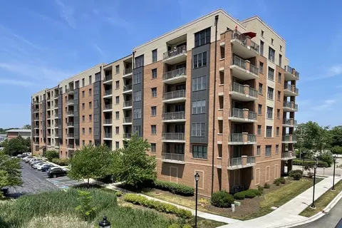 300 Anthony Ave #401, Mundelein, IL 60060