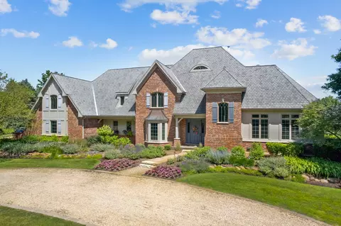 34 W067 White Thorne Rd, Wayne, IL 60184